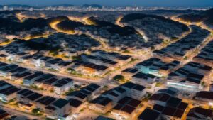 Ilustração de uma pessoa segurando um quebra-cabeça com a palavra 'transparência', representando a Lei de Acesso à Informação e cidadania.