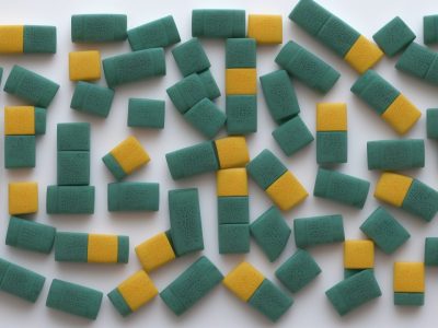 Ilustração de um processo administrativo transparente e eficiente, representando a Lei 9784/99 com foco em prazos e transparência.