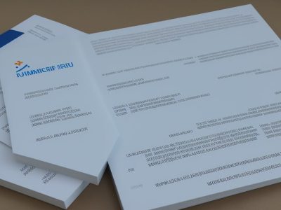 Imagem ilustrando um assistente contábil analisando rotinas contábeis e plano de contas para otimizar a carreira e o sucesso profissional.