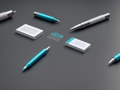 Representação visual de auditoria em licitações, mostrando documentos, lupa e gráficos, simbolizando transparência e análise.