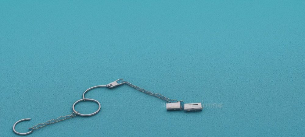 Imagem mostrando diferentes tipos de curativos e etapas de limpeza para cicatrização de feridas eficaz.