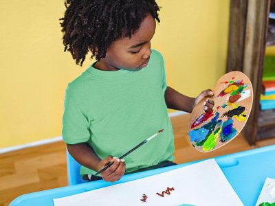 Criança-fazendo-pintura