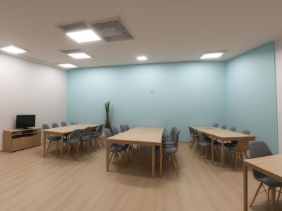 Profissional do setor público estudando em um curso de LGPD com certificado, demonstrando conhecimento e segurança.
