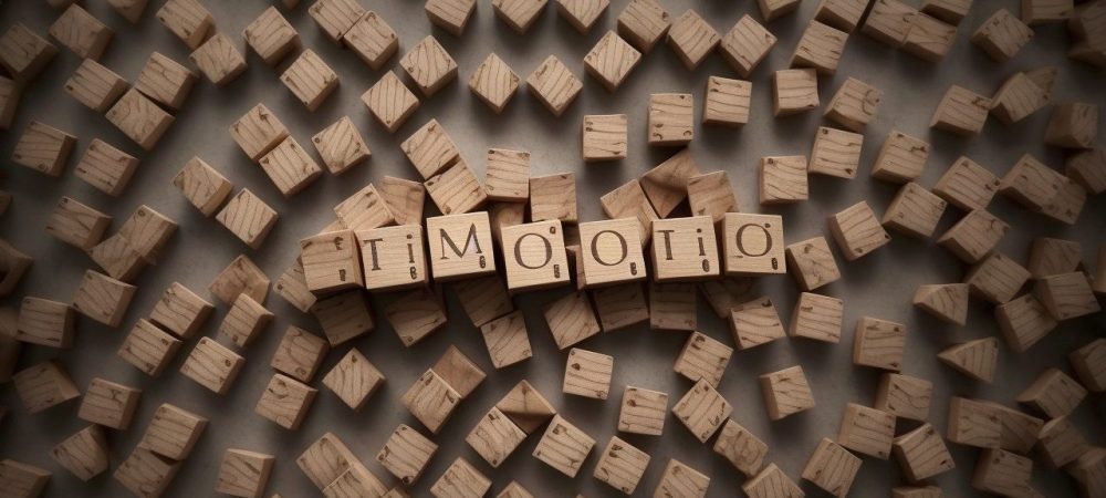 Imagem de um profissional estudando em um curso online de auxiliar de departamento pessoal, visualizando vagas de emprego e oportunidades de carreira