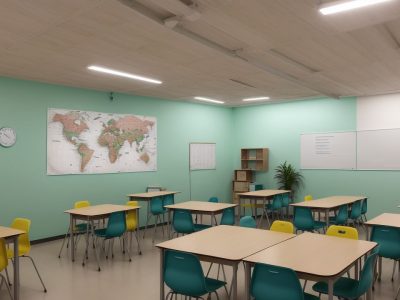 Professores e alunos engajados em sala de aula, aplicando metodologias ativas para o ensino médio, com mapas mentais e projetos em andamento.