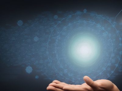 Imagem ilustrativa de um curso online de antropologia cultural, com pessoas interagindo em um ambiente de estudo, representando o aprendizado e a inscrição no curso.