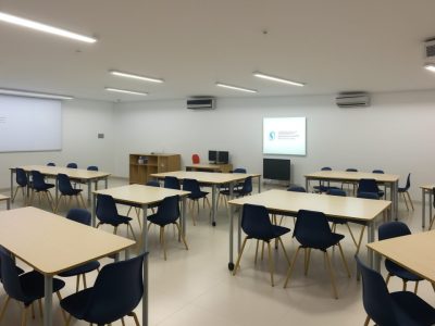 Alunos participando do curso de gestão de políticas públicas em gênero e raça, desenvolvendo habilidades para o serviço público.
