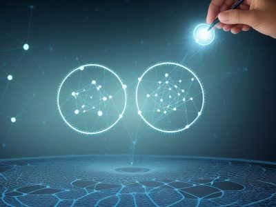 Imagem ilustrativa de um curso de psicologia comportamental, mostrando pessoas interagindo e aplicando estratégias práticas para o bem-estar e desenvolvimento pessoal.