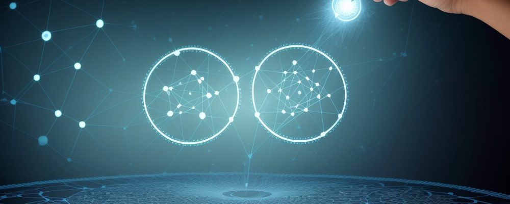 Imagem ilustrativa de um curso de psicologia comportamental, mostrando pessoas interagindo e aplicando estratégias práticas para o bem-estar e desenvolvimento pessoal.