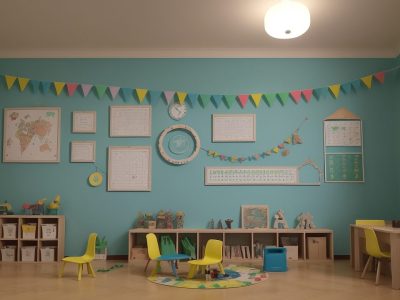 Alunos aprendendo em sala de aula com estratégias e ferramentas para lidar com dislexia e dificuldades de aprendizagem.