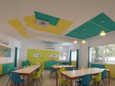 Uma sala de aula dinâmica com alunos envolvidos em atividades de educação integral, demonstrando um currículo integrado e engajador.