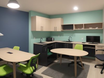 Ambiente de trabalho ergonômico e estudantes participando de um curso de ergonomia