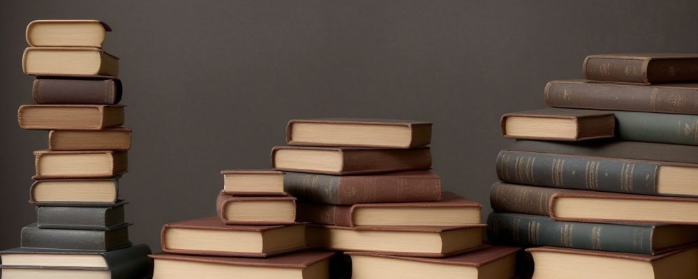 Linha do tempo da história da educação com marcos importantes e teorias pedagógicas, representando a evolução da educação.