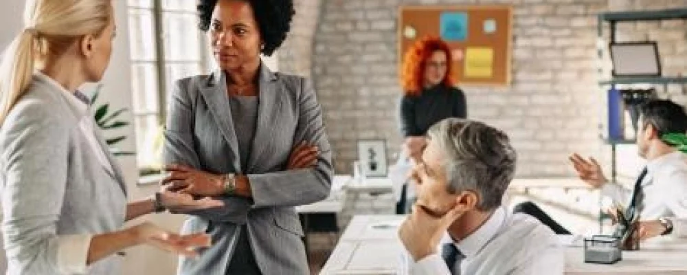 IMAGEM-TRIO-reuniao-administrativa