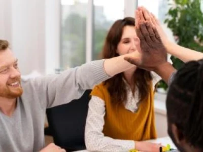 IMAGEM-TRIO-reuniao-de-equipe-de-trabalho