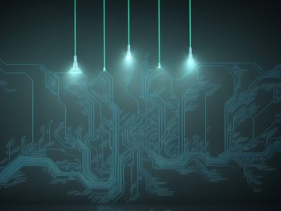 Ilustração de um servidor público trabalhando em um computador, com código JavaScript em destaque, simbolizando a transformação digital no serviço público.