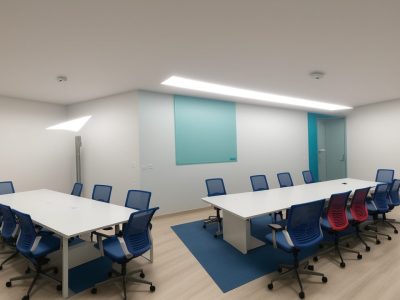 Funcionários participando de treinamento LGPD em ambiente de gestão pública, com foco em proteção de dados pessoais e segurança da informação.