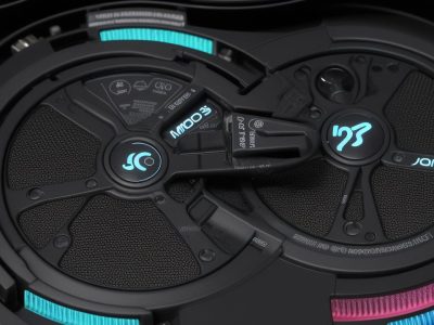 Microfone de rádio com ondas sonoras, representando o poder do radiojornalismo na comunicação e conexão com a audiência.