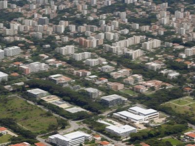 Visão geral do ranking das melhores faculdades de administração do Brasil, com logos e destaques