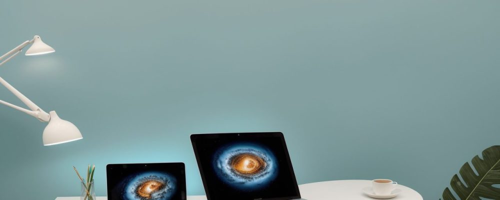 Representação visual da recolocação profissional, mostrando um profissional construindo seu plano de carreira e alcançando novas oportunidades.