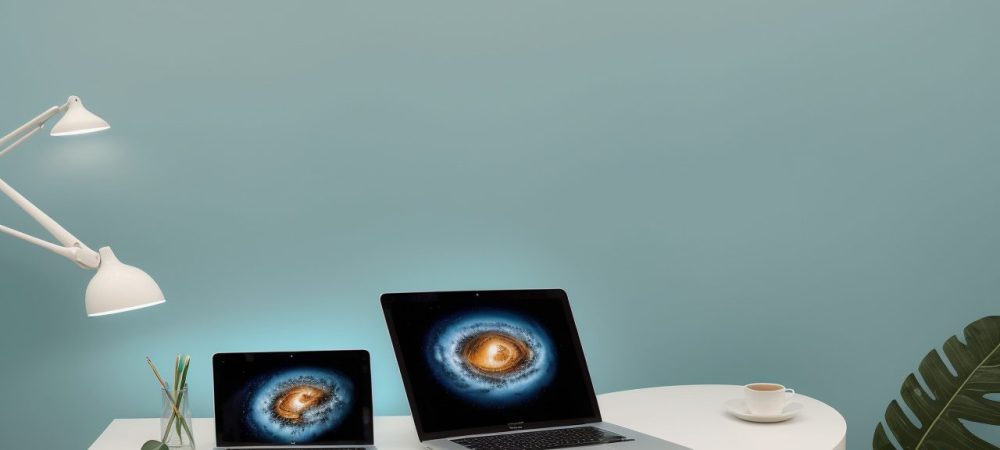 Representação visual da recolocação profissional, mostrando um profissional construindo seu plano de carreira e alcançando novas oportunidades.