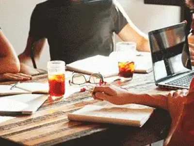 Reuniao-de-negocios_450x236