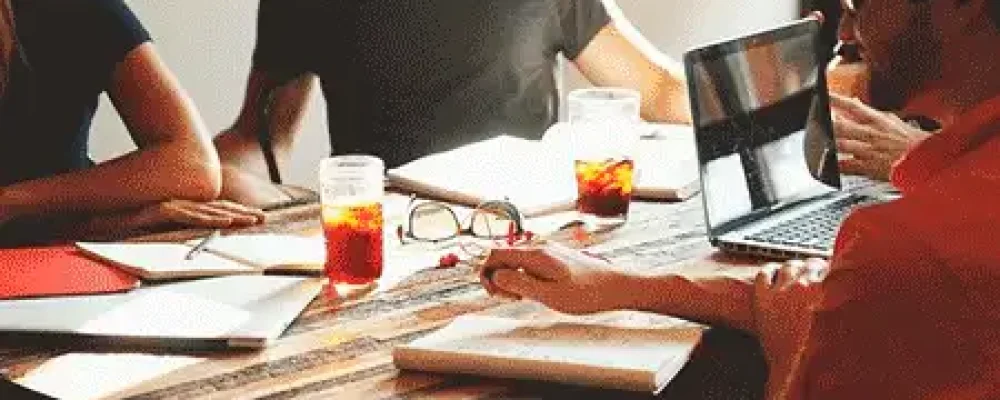 Reuniao-de-negocios_450x236