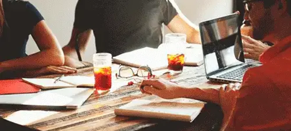 Reuniao-de-negocios_450x236