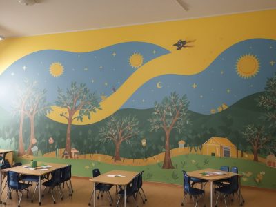 Imagem ilustrando a parceria entre escola e família, com pais e professores reunidos, simbolizando o engajamento na educação.