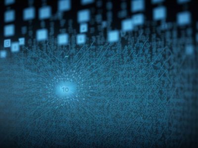 Profissional em escritório público analisando dados em computador, com gráficos e tabelas de banco de dados, em ambiente moderno e organizado.