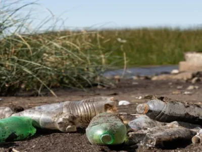 conceito-de-poluicao-da-agua-com-lixo-1