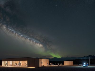 Sala de aula moderna com alunos e professores usando tecnologias digitais, como tablets e laptops, em ambiente iluminado, simbolizando inovação na educação.