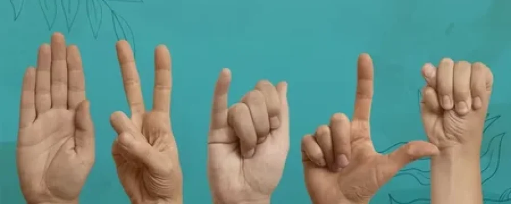 maos-fazendo-linguagem-de-sinais-1