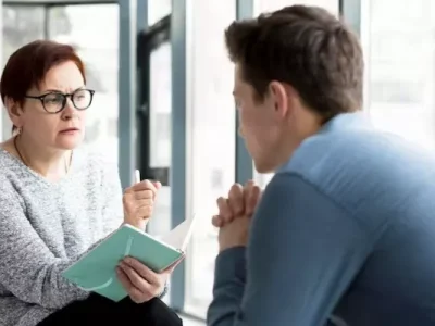 o-que-e-ansiedade-o-guia-inicial-para-identificar-sintomas-e-causas-meio-do-artigo