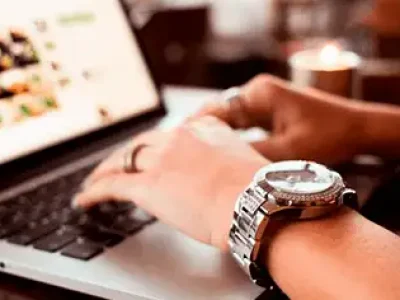 pessoa-mexendo-no-computador-450x236-2