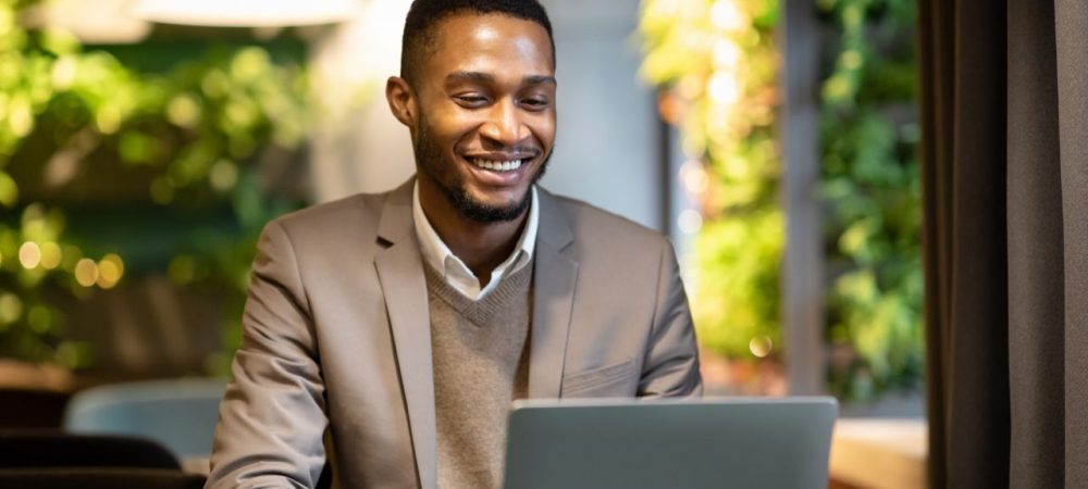 Imagem representando o aumento salarial e progressão de carreira do servidor público