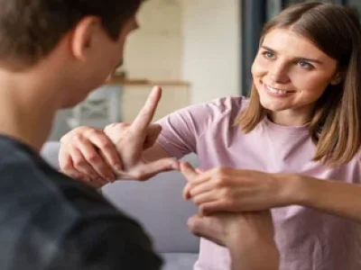 vista-frontal-do-casal-se-comunicando.wepb_